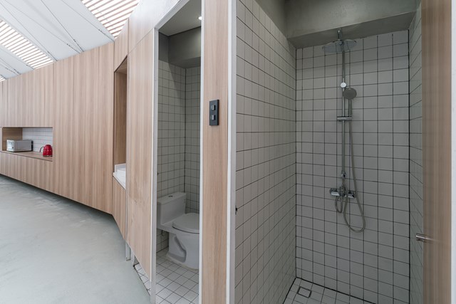 Nh&#224; mặt phố hẹp ngang như cabin m&#225;y bay giữa l&#242;ng TP HCM - Ảnh 4