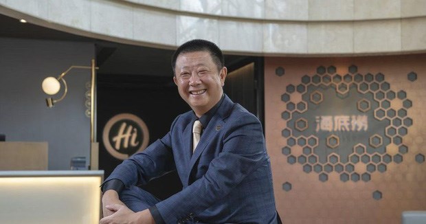 &Ocirc;ng tr&ugrave;m chuỗi nh&agrave; h&agrave;ng Haidilao c&oacute; xuất th&acirc;n ngh&egrave;o kh&oacute;