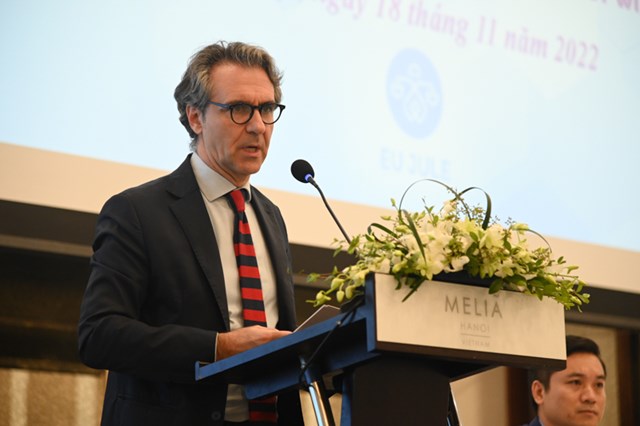 Trưởng Ph&aacute;i đo&agrave;n Li&ecirc;n minh Ch&acirc;u &Acirc;u tại Việt Nam Giorgio Aliberti ph&aacute;t biểu tại Phi&ecirc;n thảo luận
