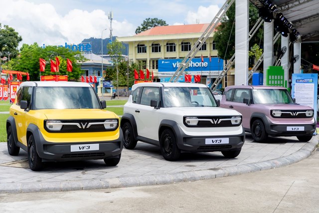 &ldquo;T&ocirc;i mua VF 3 c&aacute;ch đ&acirc;y một năm. Kiểu d&aacute;ng vu&ocirc;ng vu&ocirc;ng, đẹp mắt n&ecirc;n t&ocirc;i quyết định mua&rdquo;, anh Cường chia sẻ l&yacute; do đến với mẫu VF 3. &nbsp;