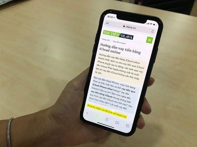 Nhiều dịch vụ cho vay qua mạng th&ocirc;ng qua iCloud được quảng b&aacute; rầm rộ. ẢNH: M.P