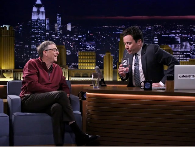 Tỷ ph&uacute; Bill Gates v&agrave; người dẫn chương tr&igrave;nh&nbsp;The Tonight Show.