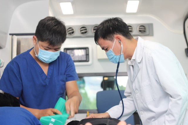 K&#237;ch hoạt cấp cứu ngoại viện trong đ&#234;m, cứu sống bệnh nh&#226;n nguy kịch tr&#234;n đảo Ph&#250; Quốc - Ảnh 1