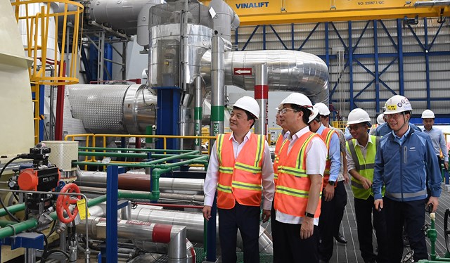 Ph&oacute; Thủ tướng đề nghị PV Power tiếp tục phối hợp với Hội đồng thẩm định để đ&aacute;nh gi&aacute; về mức độ hiện đại của cụm nh&agrave; m&aacute;y, ho&agrave;n thiện c&ocirc;ng t&aacute;c nghiệm thu - Ảnh: VGP/Hải Minh