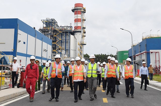 Phó Thủ tướng Bùi Thanh Sơn và Đoàn công tác của Chính phủ kiểm tra tiến độ xây dựng cụm dự án Nhà máy nhiệt điện Nhơn Trạch 3 và 4 tại tỉnh Đồng Nai - Ảnh: VGP/Hải Minh