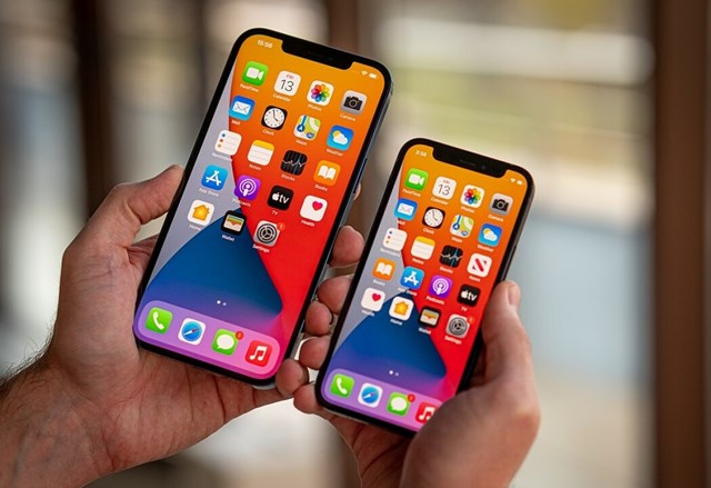 Cả 4 phi&ecirc;n bản iPhone 12 đều hỗ trợ kết nối 5G v&agrave; m&agrave;n h&igrave;nh OLED