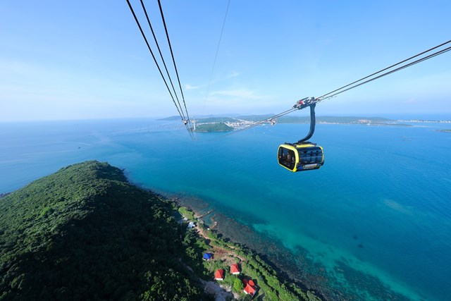 La Festa Phu Quoc c&oacute; vị tr&iacute; đắc địa nằm trong tổ hợp Địa Trung Hải, s&aacute;t b&ecirc;n ga đi C&aacute;p treo H&ograve;n Thơm, điểm du lịch nổi tiếng Ph&uacute; Quốc.