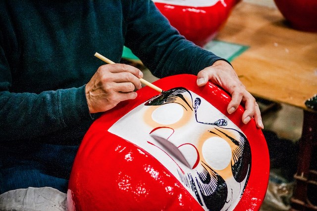 B&uacute;p b&ecirc; Daruma chỉ được vẽ mắt khi người ta thể hiện mong ước