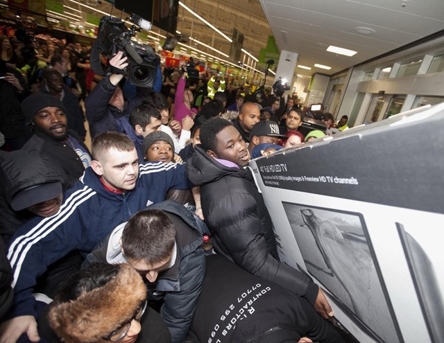 Black Friday g&acirc;y ra nhiều hậu quả về m&ocirc;i trường.&nbsp;