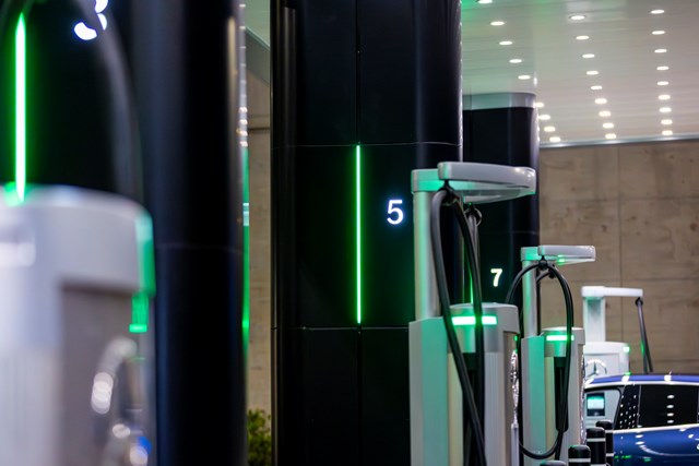 Đ&#226;y c&#243; thể l&#224; trạm sạc Mercedes-Benz ở Việt Nam trong tương lai: 20 ph&#250;t đầy 10-80% pin, c&#243; ph&#242;ng chờ cao cấp như ở s&#226;n bay - Ảnh 5