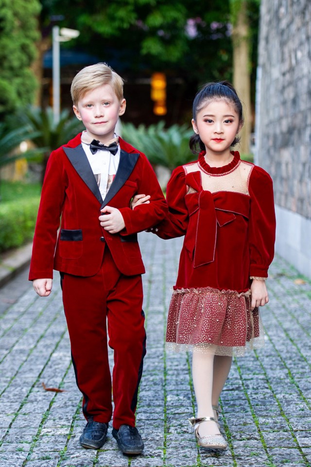 Đại Sứ Thương Hiệu 137KIDS: Chip Huỳnh &amp; Alexander.