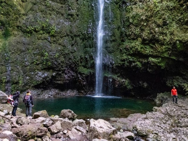 Th&aacute;c nước tr&ecirc;n đảo Madeira.