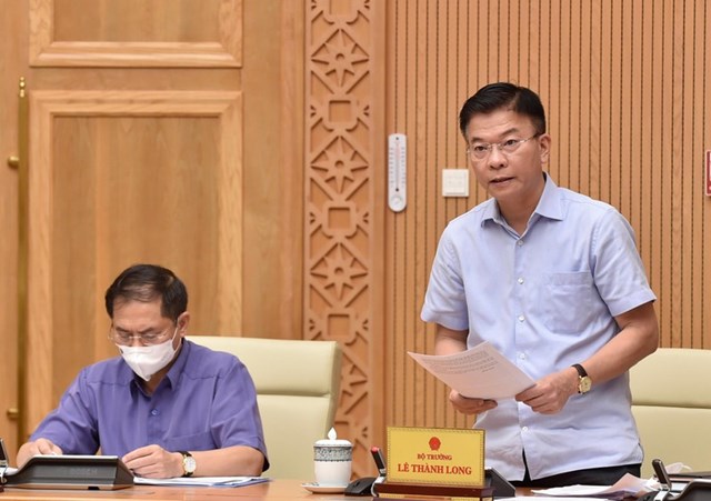 Bộ trưởng Bộ Tư ph&aacute;p L&ecirc; Th&agrave;nh Long tr&igrave;nh b&agrave;y đề nghị x&acirc;y dựng Luật sửa đổi, bổ sung c&aacute;c luật để th&aacute;o gỡ kh&oacute; khăn cho đầu tư, kinh doanh.