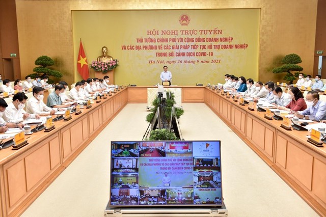 Quang cảnh Hội nghị trực tuyến tại điểm cầu do Thủ tướng chủ tr&igrave;.