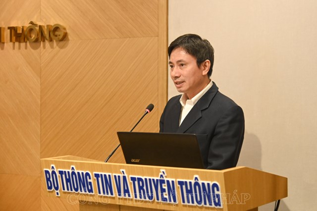 Đồng ch&iacute;&nbsp;Phạm Quốc Ho&agrave;n, Ph&oacute; Gi&aacute;m đốc Trung t&acirc;m chứng thực điện tử quốc gia, Bộ TTTT giới thiệu một số nội dung cơ bản của Luật Giao dịch điện tử (sửa đổi). &nbsp;