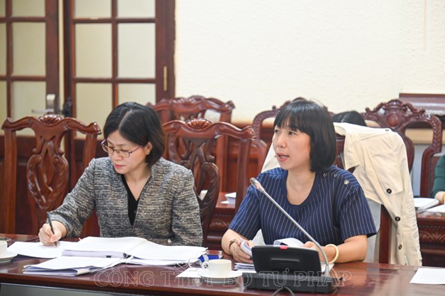 Đại diện Văn ph&ograve;ng Ch&iacute;nh phủ (phải). &nbsp;