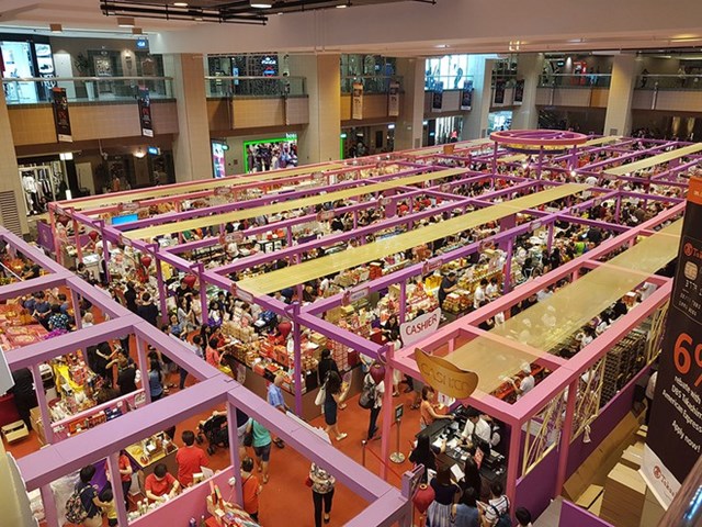 Một g&oacute;c của tổ hợp quần thể ngầm ở khu vực Orchard sầm uất tại Singapore