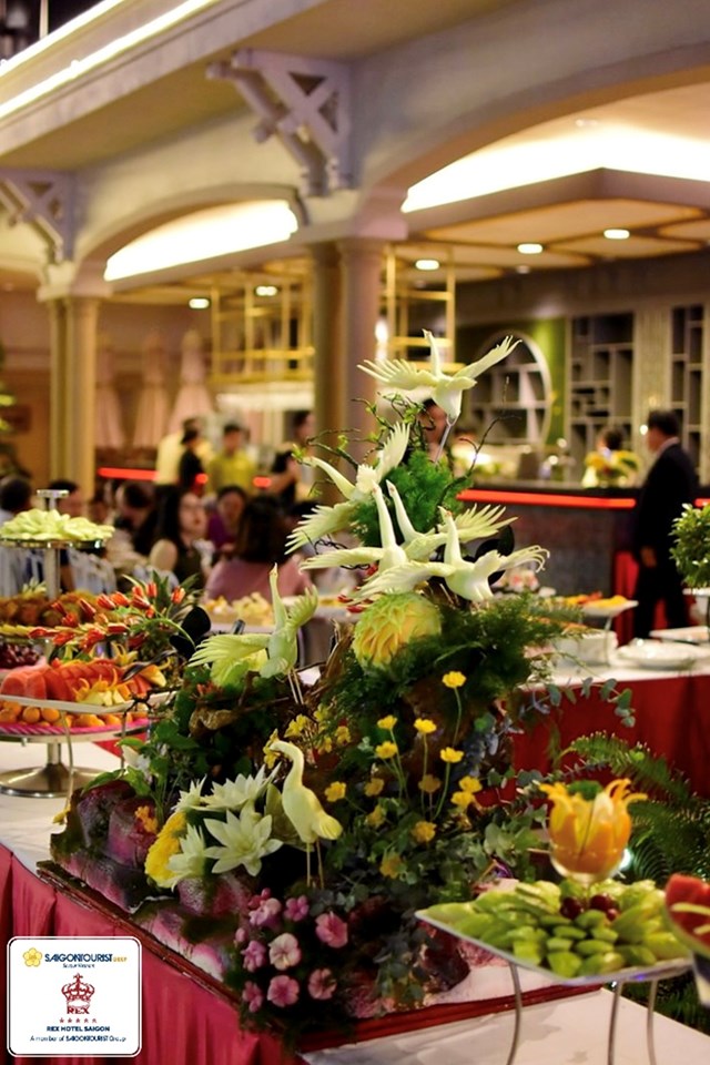 Đ&#234;m Gi&#225;ng Sinh diệu kỳ &amp; Dạ tiệc ngập tr&#224;n niềm vui đ&#243;n ch&#224;o năm mới 2022 tại Rex Hotel Saigon - Ảnh 5