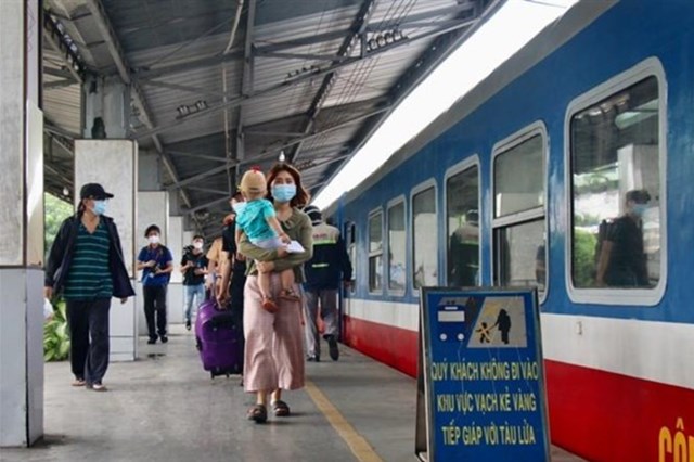 Đường sắt khuyến c&aacute;o kh&aacute;ch kh&ocirc;ng mua v&eacute; tr&ocirc;i nổi