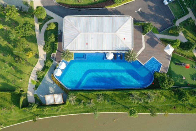 B&#236;nh Minh, Anh Thơ trốn con hẹn h&#242; tại Aqua City - Ảnh 7