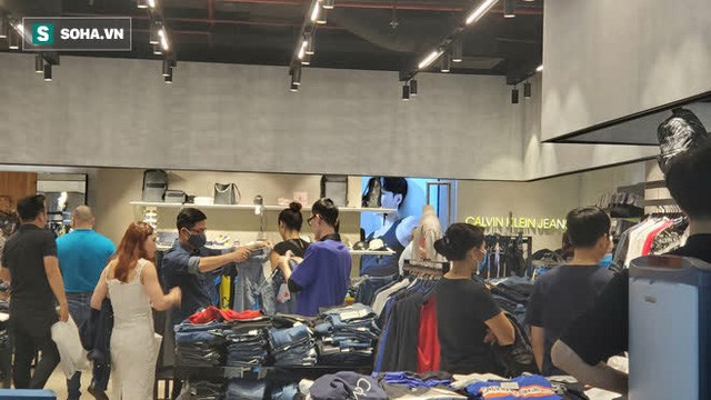 D&ugrave; vậy, kh&ocirc;ng c&oacute; cảnh chen lấn hay chờ đợi thanh to&aacute;n l&acirc;u như mọi năm.