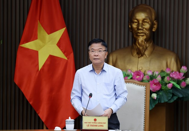 Ph&oacute; Thủ tướng L&ecirc; Th&agrave;nh Long đ&aacute;nh gi&aacute;, t&igrave;nh h&igrave;nh giải ng&acirc;n vốn đầu tư c&ocirc;ng của Bộ Gi&aacute;o dục v&agrave; Đ&agrave;o tạo v&agrave; Bộ Y tế kh&ocirc;ng khả quan - Ảnh: VGP/Đức Tu&acirc;n