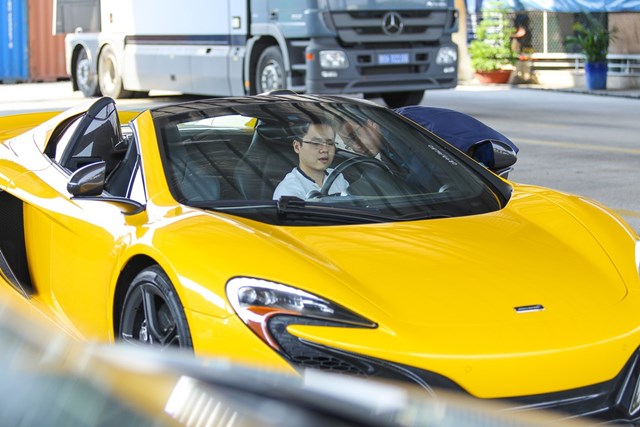 Thiếu gia Phan Th&agrave;nh tr&ecirc;n chiếc McLaren 650S Spider