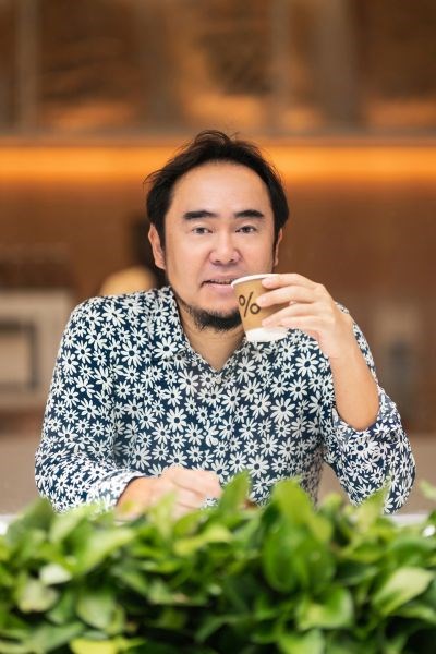 Người s&aacute;ng lập % Arabica - Kenneth Shoji. Nguồn ảnh: Frame Magazine
