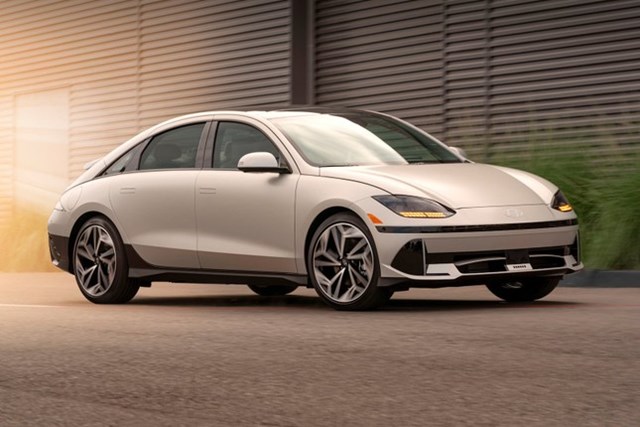 Hyundai Ioniq 6 phi&ecirc;n bản động cơ đơn l&agrave; xe điện c&oacute; tốc độ sạc nhanh nhất. &nbsp;