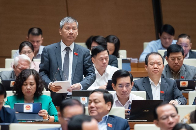 Đại biểu Nguyễn Anh Tr&iacute;: Bộ Y tế đ&atilde; rất cố gắng giải quyết bằng c&aacute;c văn bản ph&aacute;p l&yacute; cần thiết nhằm th&uacute;c đẩy việc mua sắm trang thiết bị y tế phục vụ c&ocirc;ng t&aacute;c kh&aacute;m, chữa bệnh &nbsp;