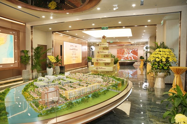 Sảnh chờ T&amp;T Homes Sales Gallery tại TP HCM được thiết kế sang trọng, hiện đại. &nbsp;