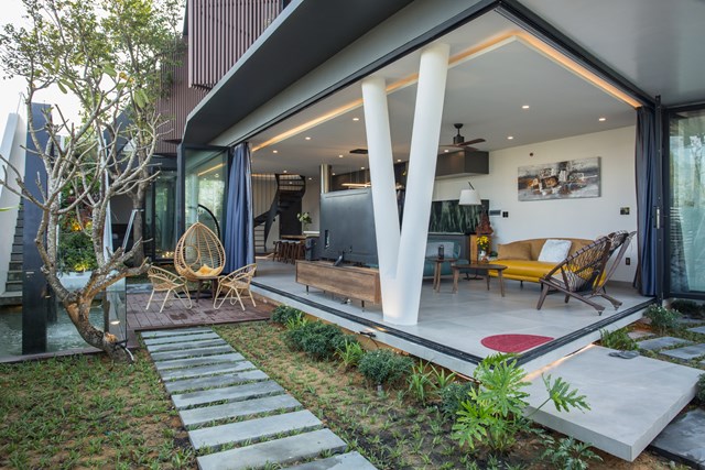 Nh&#224; 2 tầng mở ho&#224;n to&#224;n với cửa k&#237;nh, cả s&#226;n thượng l&#224; vườn trồng rau v&#224; khu vui chơi - Ảnh 5