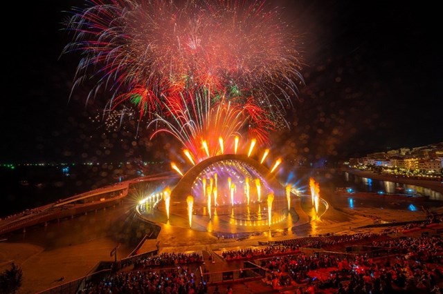 Kiss The Stars &ndash; Show tr&igrave;nh diễn c&ocirc;ng nghệ đa phương tiện tr&ecirc;n m&agrave;n nước biển lớn nhất ch&acirc;u &Aacute;. Ảnh: Minh T&uacute;