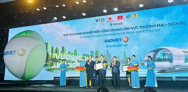 Bảo Việt 60 năm - li&#234;n tiếp được vinh danh trong Top 10 “Doanh nghiệp bền vững nhất Việt Nam” - Ảnh 2