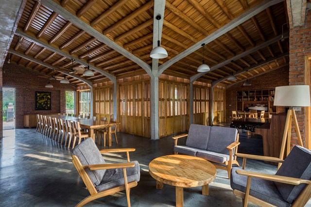 Ng&#244;i nh&#224; gỗ 1.200 m2 bề thế ở Ph&#250; Thọ - Ảnh 1