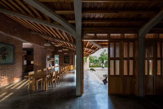 Ng&#244;i nh&#224; gỗ 1.200 m2 bề thế ở Ph&#250; Thọ - Ảnh 2