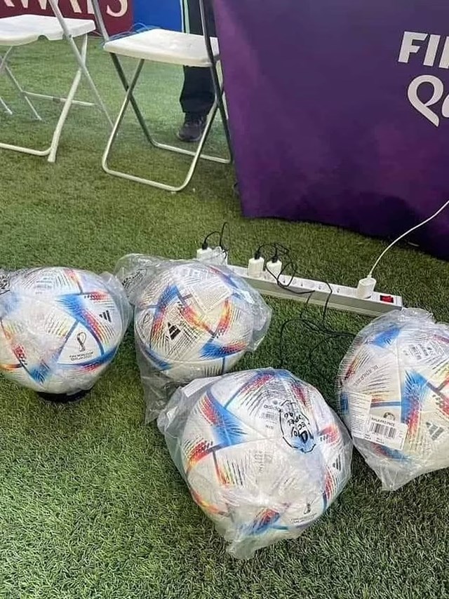 Al Rihla: Tr&#225;i b&#243;ng ch&#237;nh thức của World Cup 2022 muốn lăn phải &quot;sạc điện&quot; - Ảnh 2