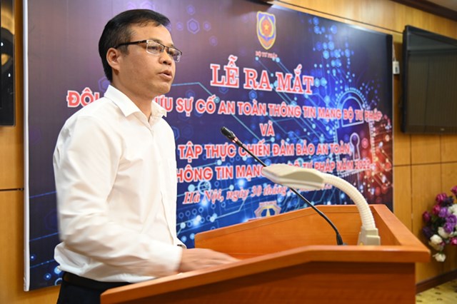Ph&oacute; Cục trưởng Cục C&ocirc;ng nghệ th&ocirc;ng tin Phạm Đức Dụ ph&aacute;t biểu khai mạc&nbsp;buổi lễ.
