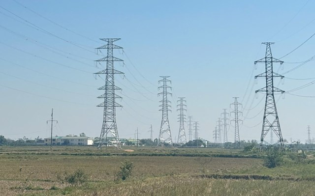 Đường dây 220kV Đô Lương - Nam Cấm hoàn thành vượt tiến độ hơn 1 tháng so với chủ trương đầu tư được phê duyệt -Ảnh:VGP/Toàn Thắng