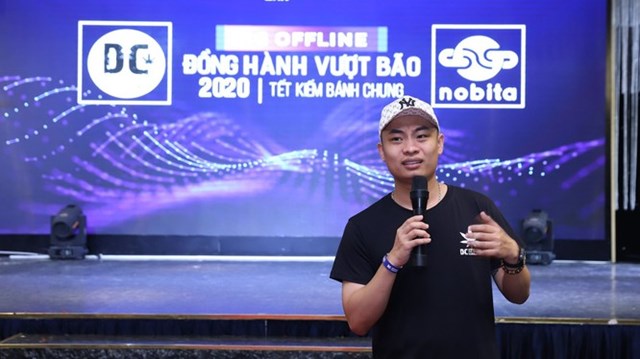 &Ocirc;ng Donnie Chu - Founder DC Group, Bloger về Digital Marketing - chia sẻ tại hội thảo &ldquo;Đồng h&agrave;nh vượt b&atilde;o 2020&rdquo;