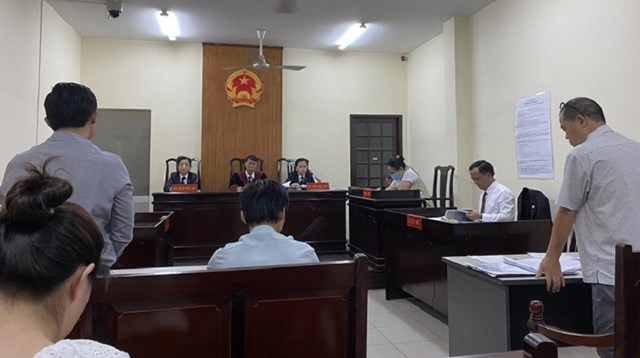 Phi&ecirc;n xử sơ thẩm vụ t&agrave;i xế kiện Grab diễn ra sau hơn 2 năm tr&igrave; ho&atilde;n.