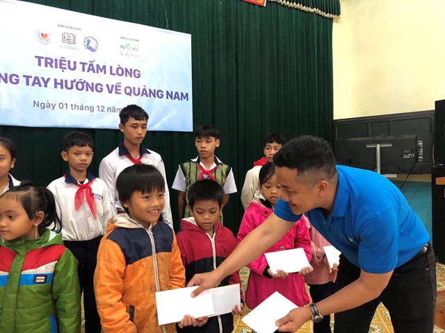 Trao y&ecirc;u thương &ndash; Nhận lại nụ cười