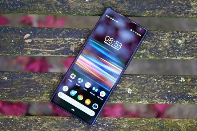 4 năm trước, mẫu điện thoại &quot;gầy như que củi&quot; n&#224;y từng l&#224;m lu mờ cả iPhone: Ai nh&#236;n cũng muốn cầm thử - Ảnh 1