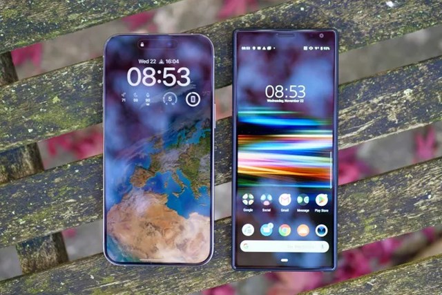 4 năm trước, mẫu điện thoại &quot;gầy như que củi&quot; n&#224;y từng l&#224;m lu mờ cả iPhone: Ai nh&#236;n cũng muốn cầm thử - Ảnh 2