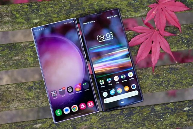 4 năm trước, mẫu điện thoại &quot;gầy như que củi&quot; n&#224;y từng l&#224;m lu mờ cả iPhone: Ai nh&#236;n cũng muốn cầm thử - Ảnh 3