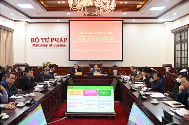 B&iacute; thư Đảng ủy, Thứ trưởng Bộ Tư ph&aacute;p Phan Ch&iacute; Hiếu, Ph&oacute; B&iacute; thư thường trực Đảng ủy Nguyễn Kim Tinh chủ tr&igrave; điểm cầu tại Bộ Tư ph&aacute;p