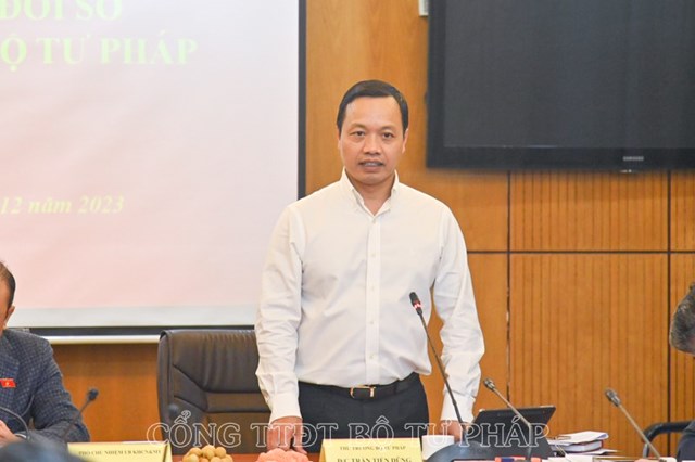 Thứ trưởng Trần Tiến Dũng ph&aacute;t biểu tại buổi l&agrave;m việc.