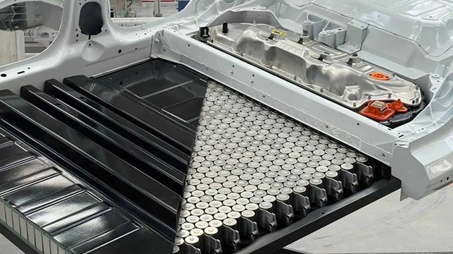 Đi 1000 km mỗi lần sạc: VinFast đ&#227; bắt tay NSX pin số 1 thế giới, &#39;chiến trường&#39; mới sắp nổ ra? - Ảnh 2