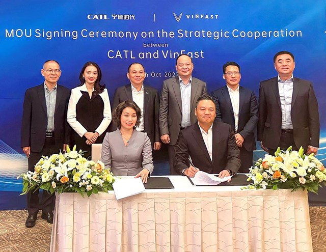 Đi 1000 km mỗi lần sạc: VinFast đ&#227; bắt tay NSX pin số 1 thế giới, &#39;chiến trường&#39; mới sắp nổ ra? - Ảnh 3