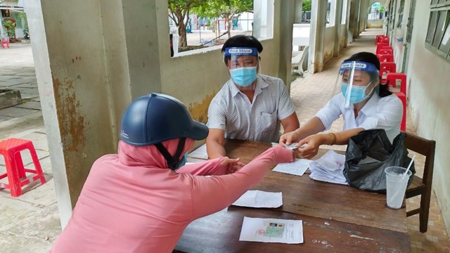 H&agrave; Nội: Hơn 5,1 triệu lượt đối tượng kh&oacute; khăn v&igrave; dịch Covid-19 đ&atilde; được hỗ trợ